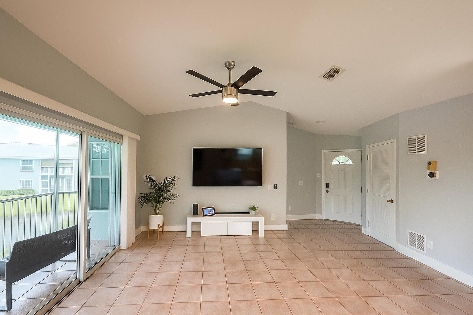 1106 SW Swan Lake Circle