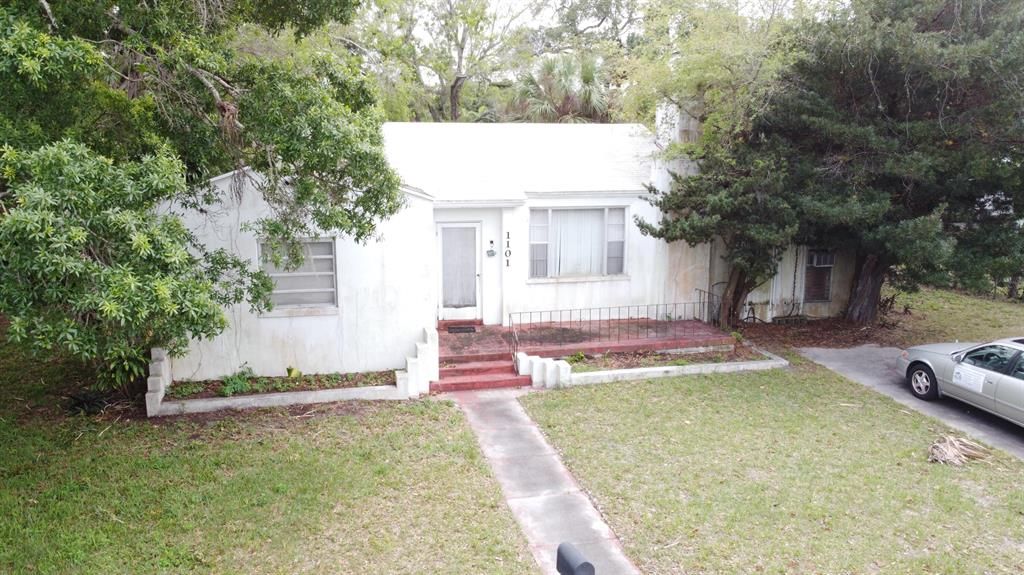 Photo of 1101 Georgia Avenue, Fort Pierce, FL 34950 (MLS # R10784366)