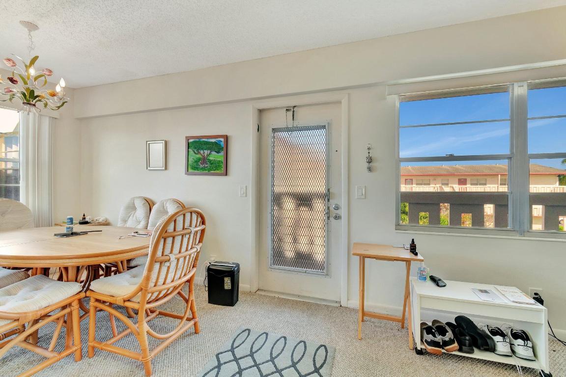 View photos, virtual tours, details... 536 Fanshaw M