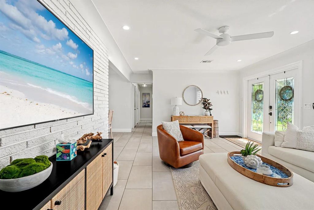 Photo of 1059 SW 24th Avenue, Boynton Beach, FL 33426 (MLS # F10451392)