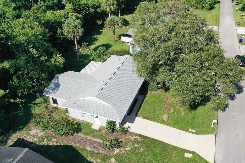 Photo of 725 Jordan Avenue, Sebastian, FL 32958 (MLS # R11126865)