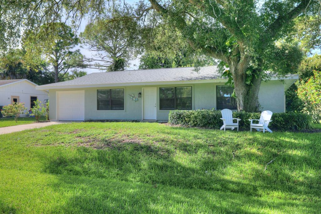 Photo of 725 Jordan Avenue, Sebastian, FL 32958 (MLS # R11126865)