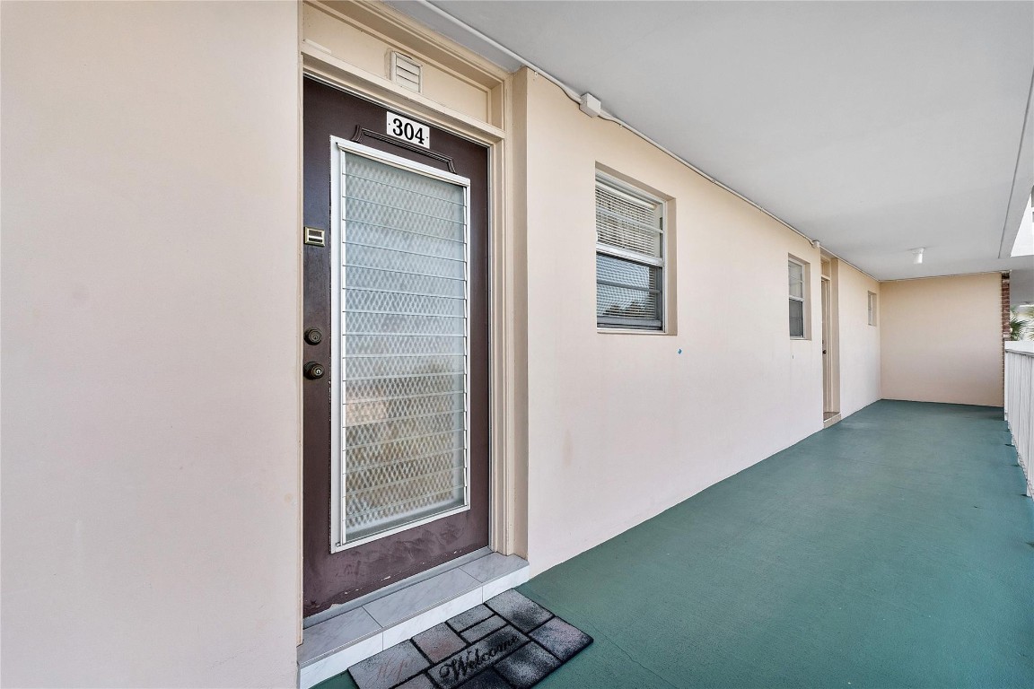 LAUDERDALE OAKS CONDO III - Residential