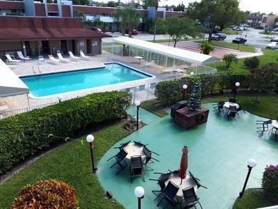 LAUDERDALE OAKS CONDO III - Residential