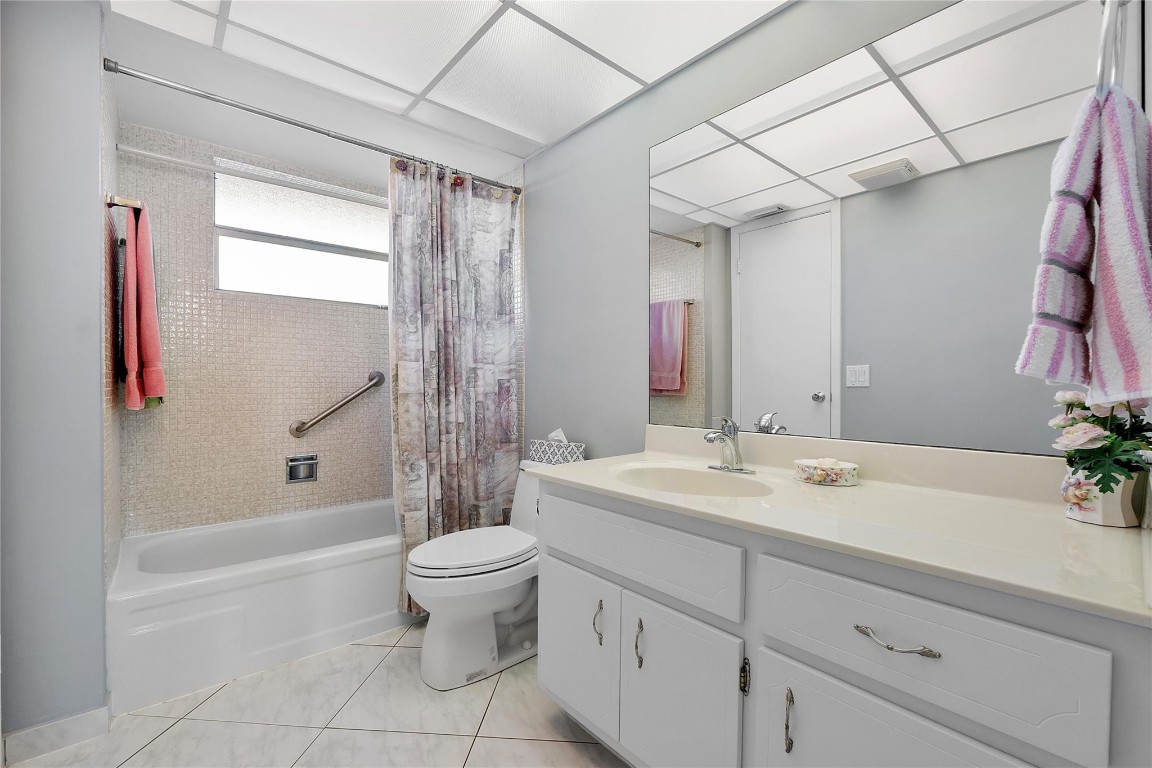 LAUDERDALE OAKS CONDO III - Residential