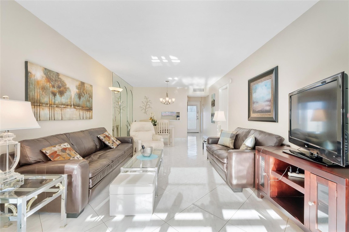 LAUDERDALE OAKS CONDO III - Residential