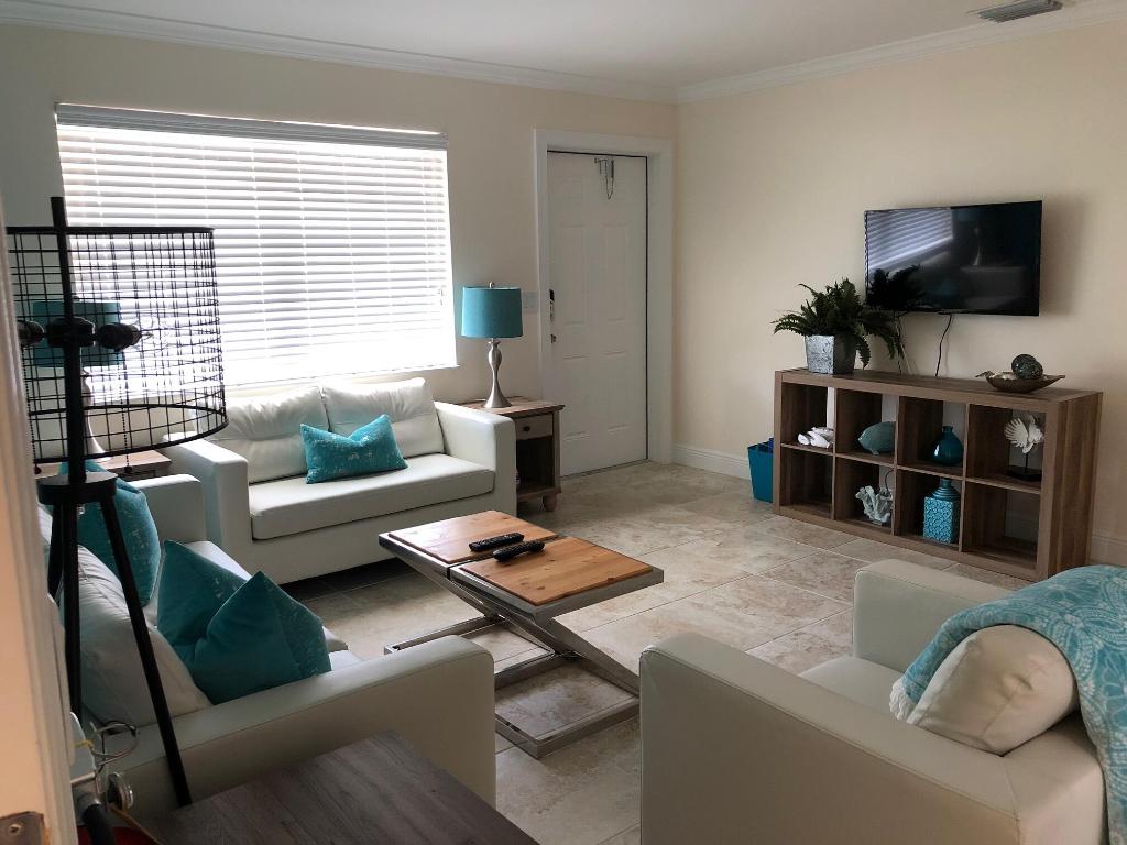 PALM BEACH SHORES - Residential Lease