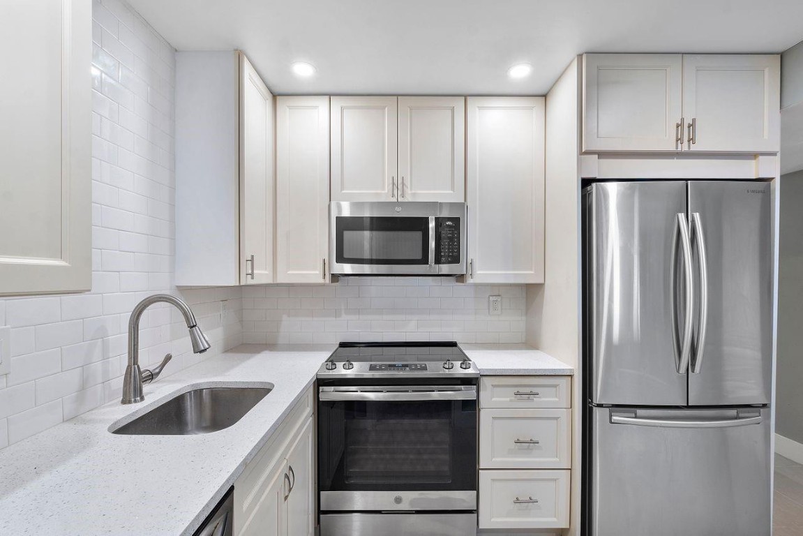 INTRACOASTAL TOWER - Residential