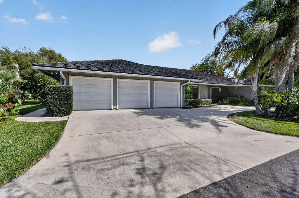 Photo of 9055 SE Harbor Island Way, Hobe Sound, FL 33455 (MLS # B26030394)