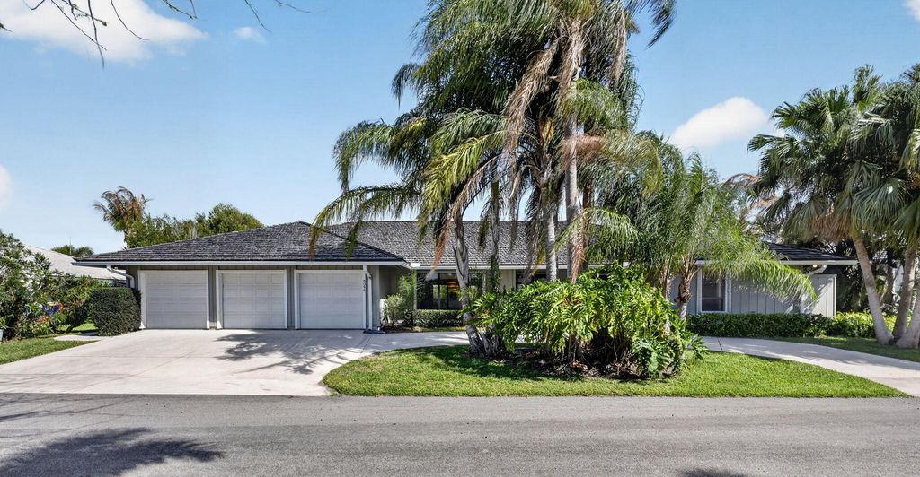 Photo of 9055 SE Harbor Island Way, Hobe Sound, FL 33455 (MLS # B26030394)