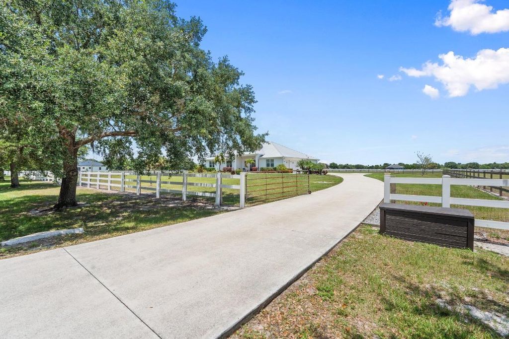 Photo of 18102 Bridle Way, Port Saint Lucie, FL 34987 (MLS # R11092243)