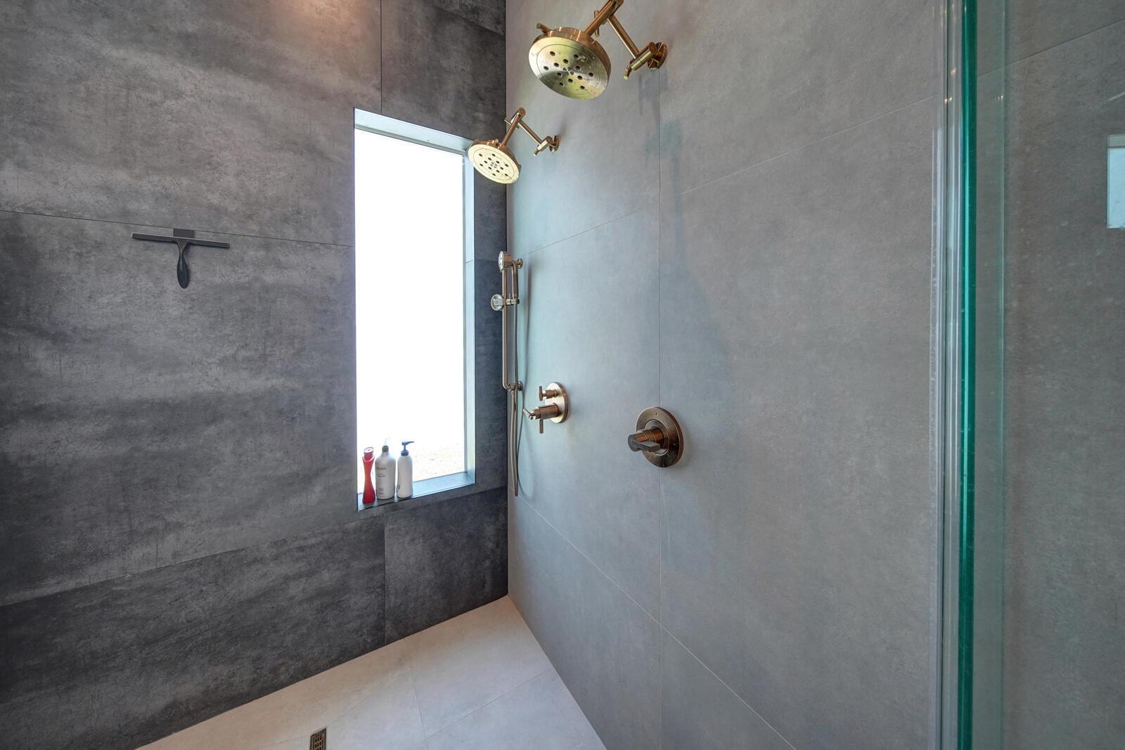 WHISEM UNIT B - Residential