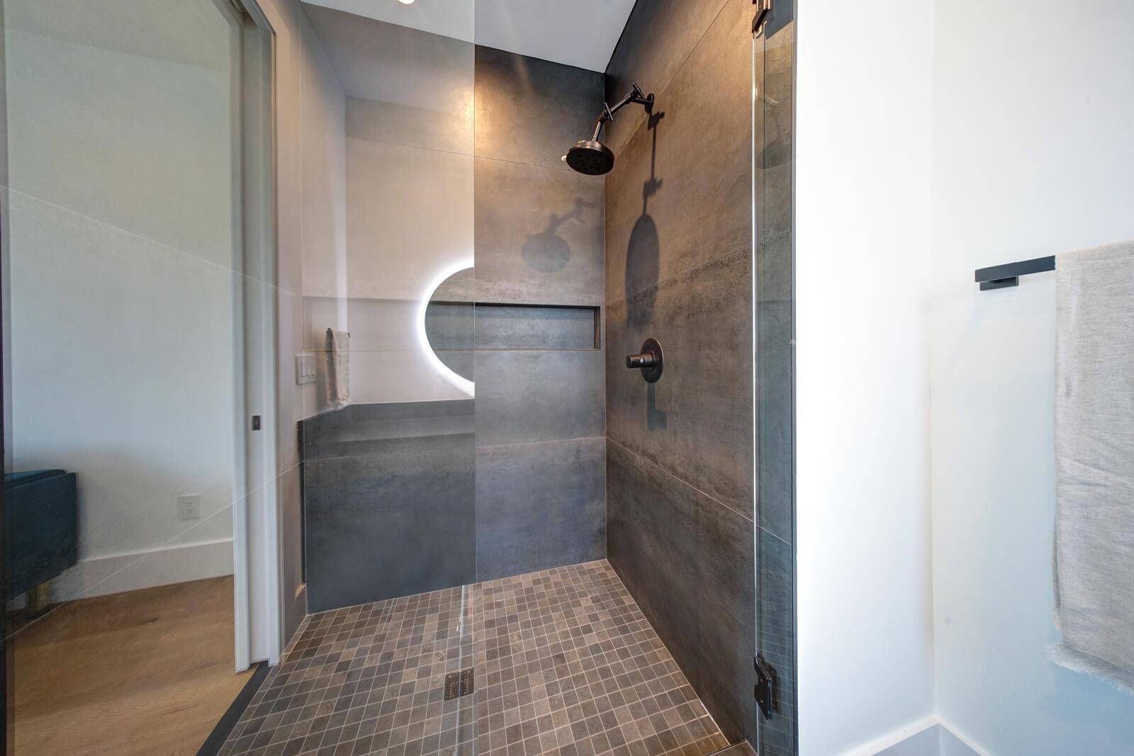 WHISEM UNIT B - Residential