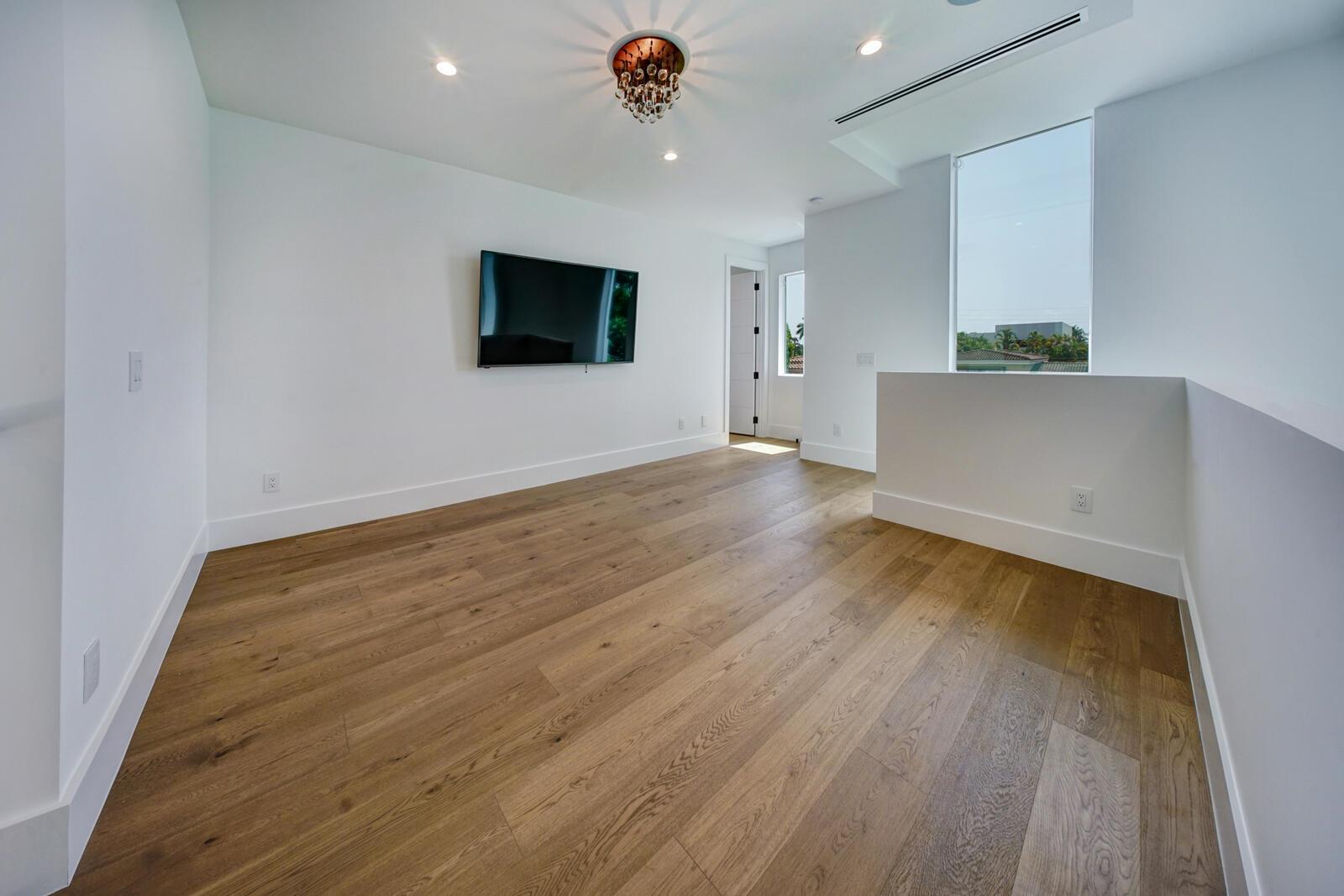 WHISEM UNIT B - Residential