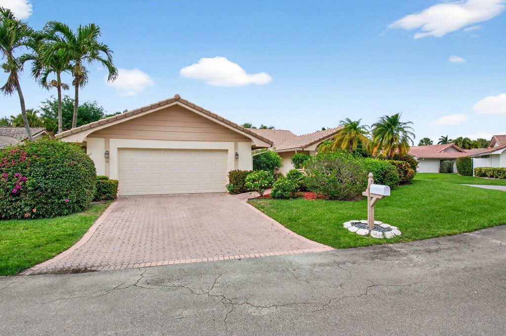 Photo of 6839 Villas Drive S, Boca Raton, FL 33433 (MLS # B26011384)