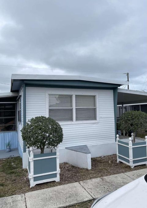 10885 SE Federal Hwy 96 Hobe Sound FL 33455