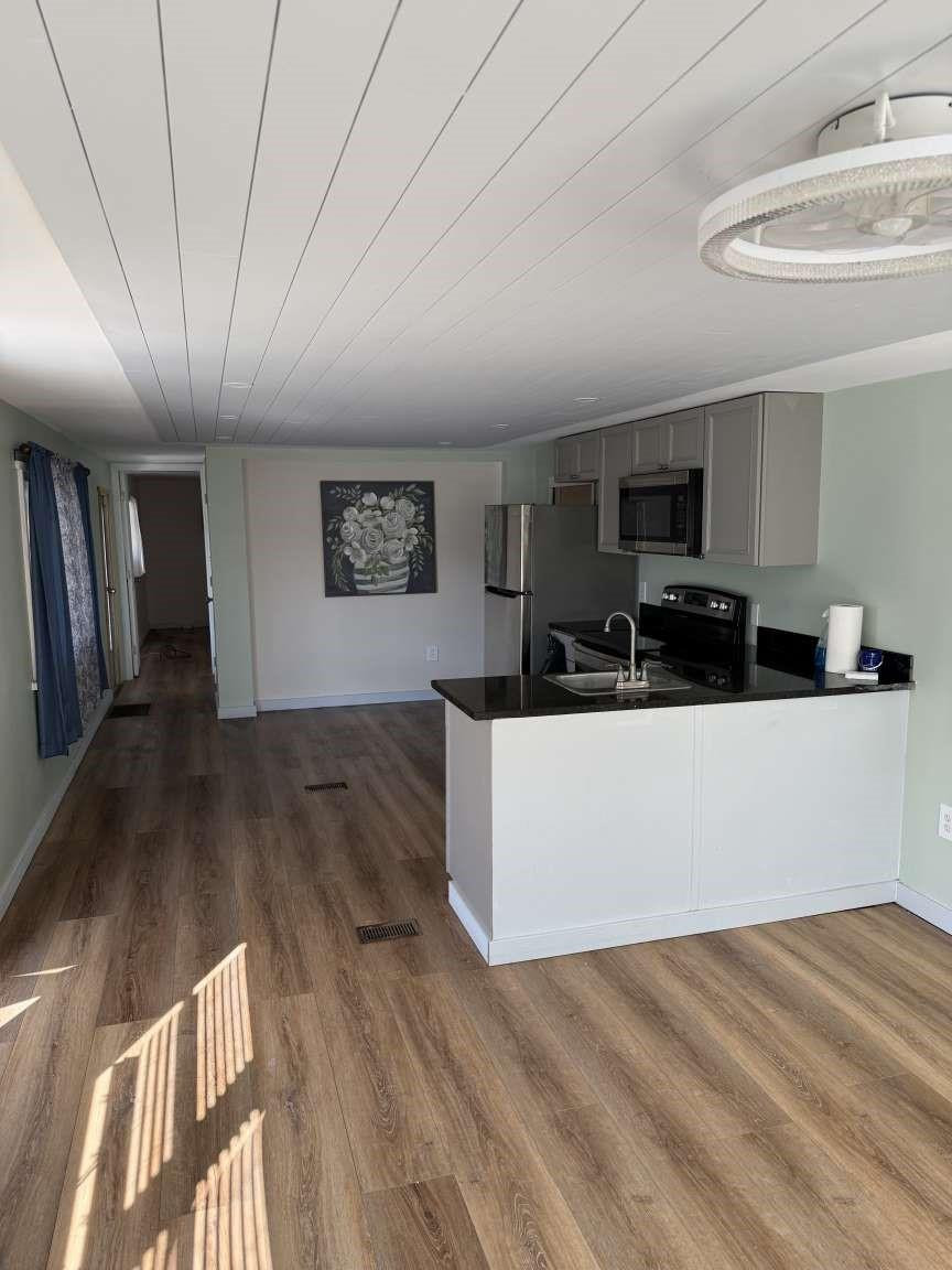 Sea Breeze Mobile Manor U - Residential