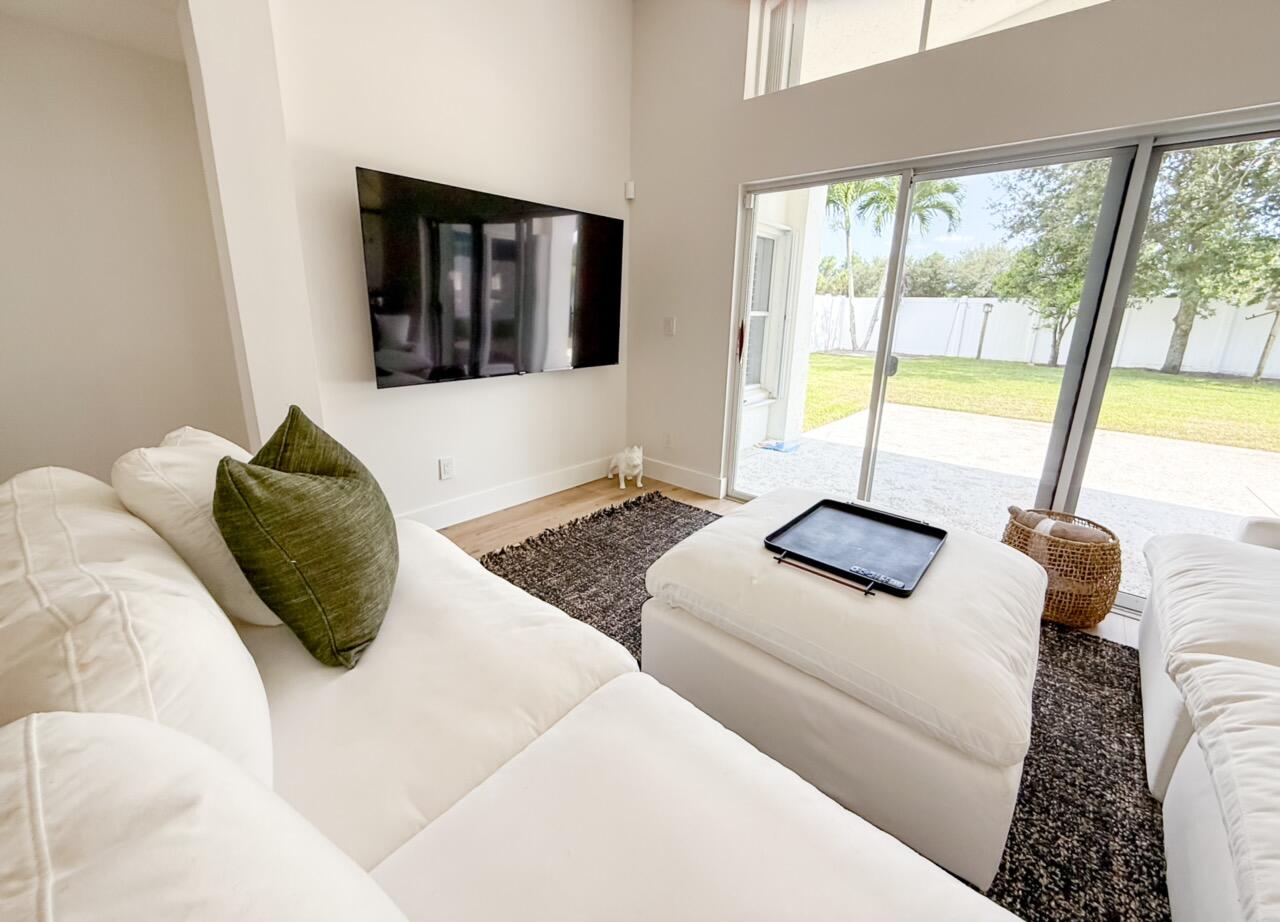 7895 Manor Forest Boulevard