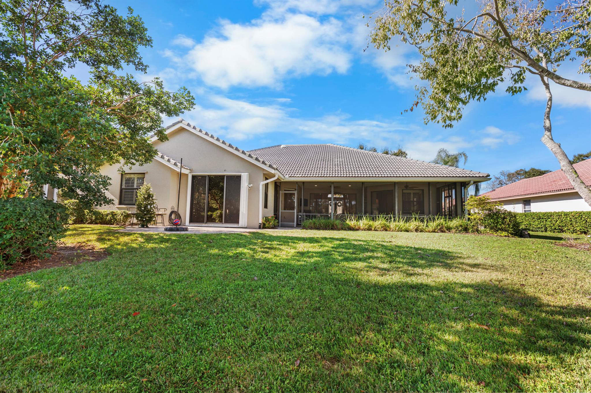 COUNTRY CLUB POINTE - Residential Lease