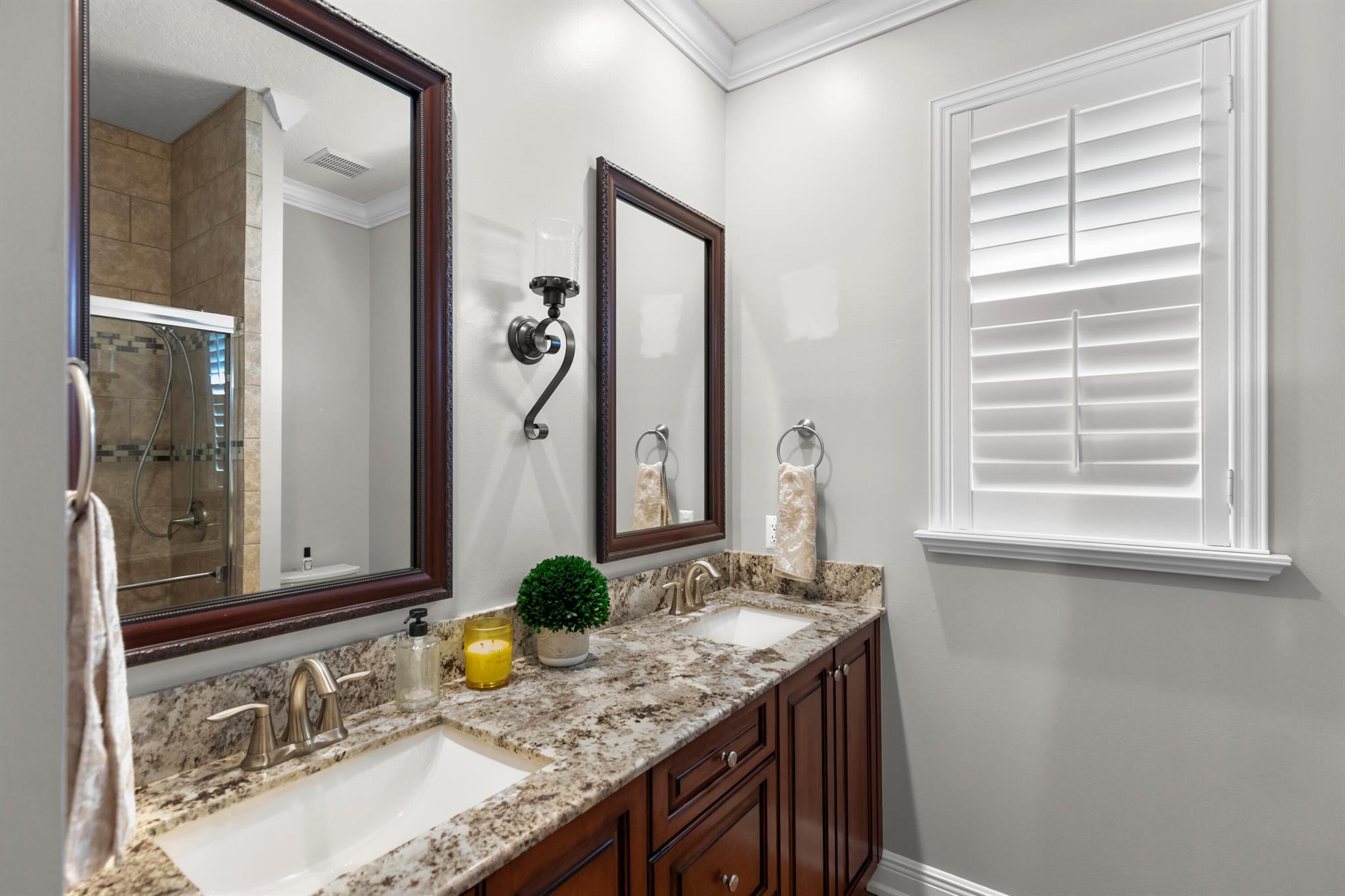 COUNTRY CLUB POINTE - Residential Lease