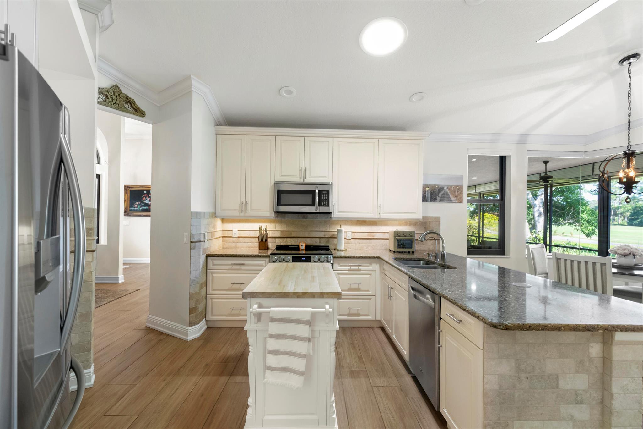 COUNTRY CLUB POINTE - Residential Lease