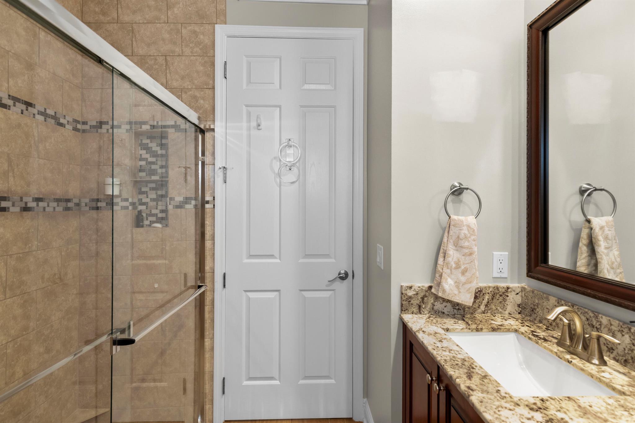 COUNTRY CLUB POINTE - Residential Lease