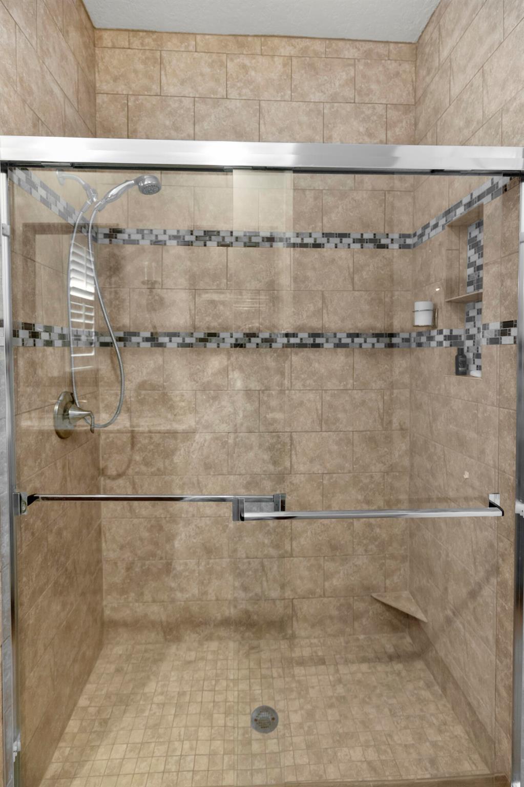 COUNTRY CLUB POINTE - Residential Lease