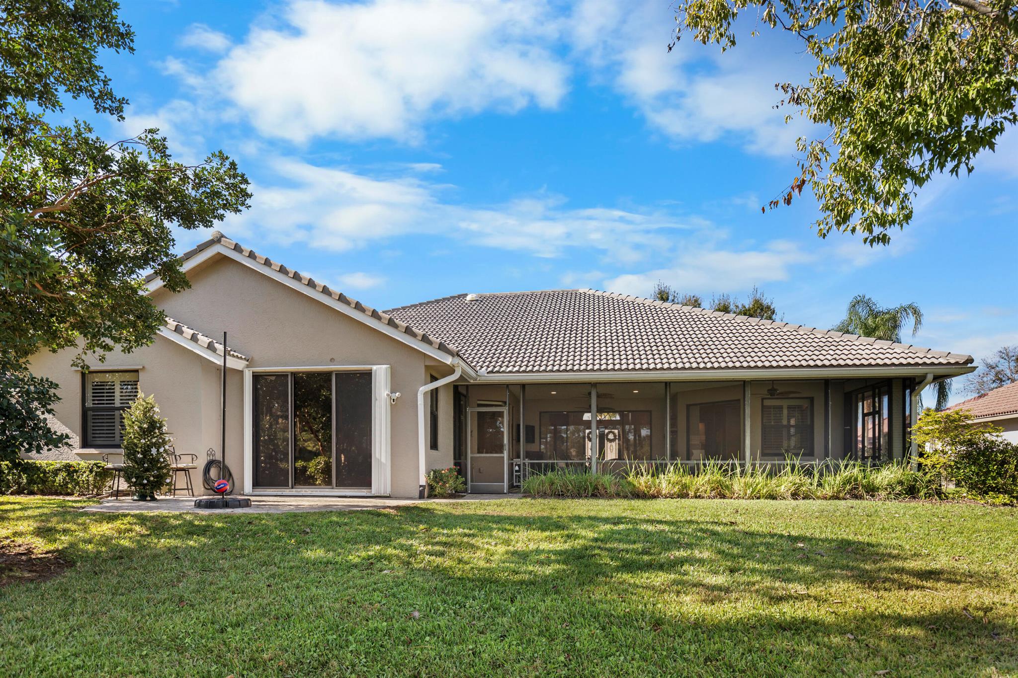 COUNTRY CLUB POINTE - Residential Lease