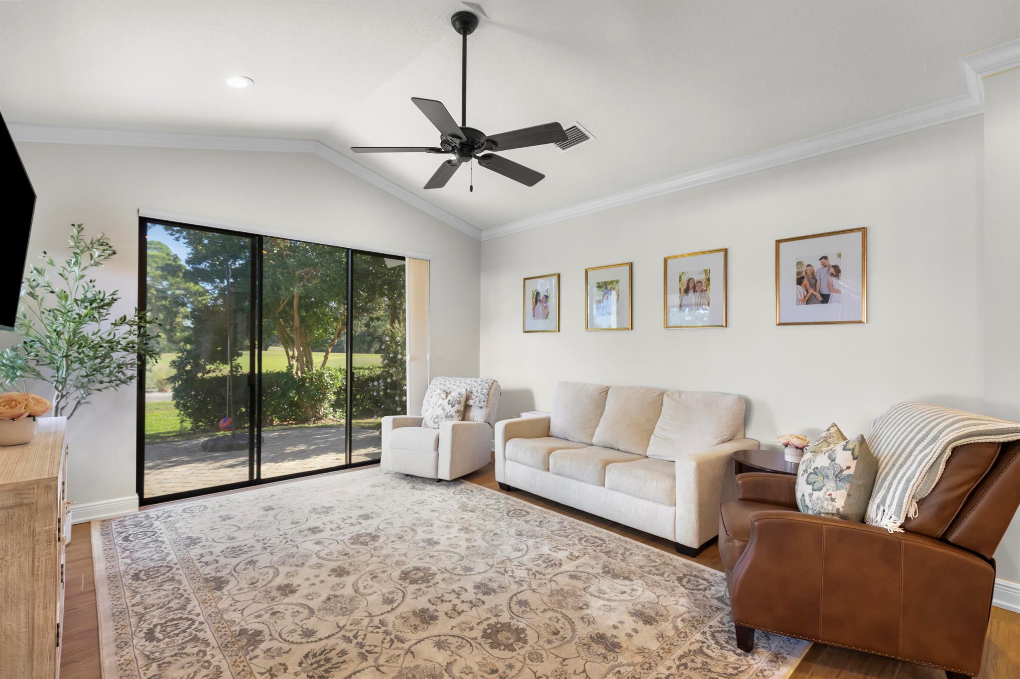 COUNTRY CLUB POINTE - Residential Lease