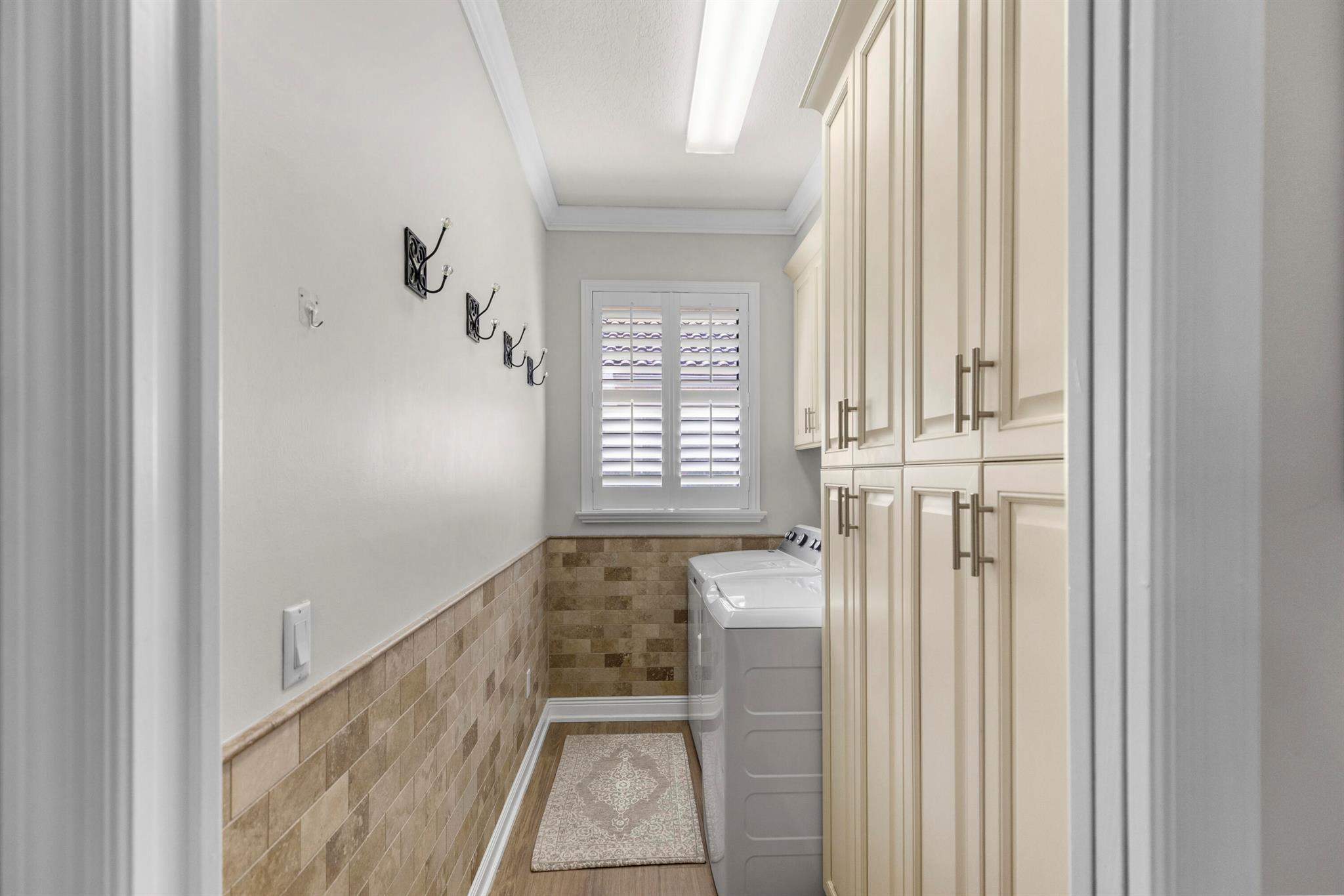 COUNTRY CLUB POINTE - Residential Lease