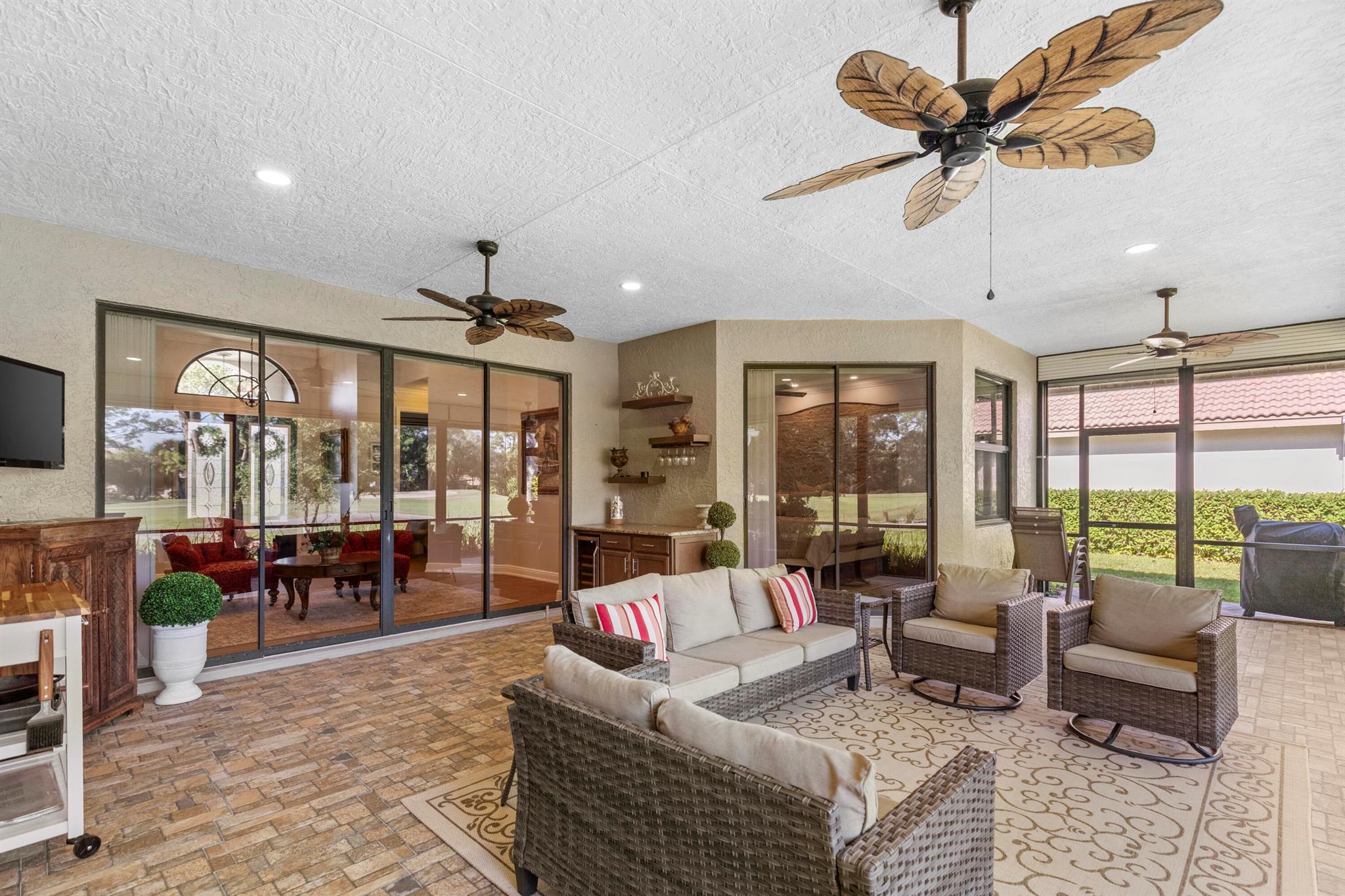 COUNTRY CLUB POINTE - Residential Lease