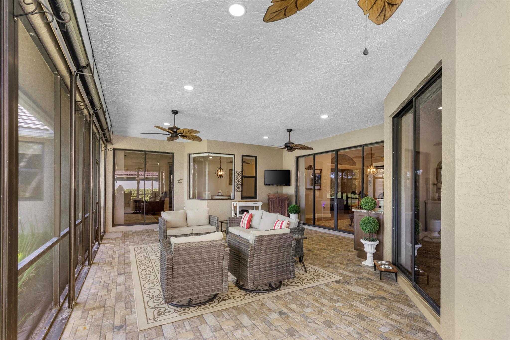 COUNTRY CLUB POINTE - Residential Lease