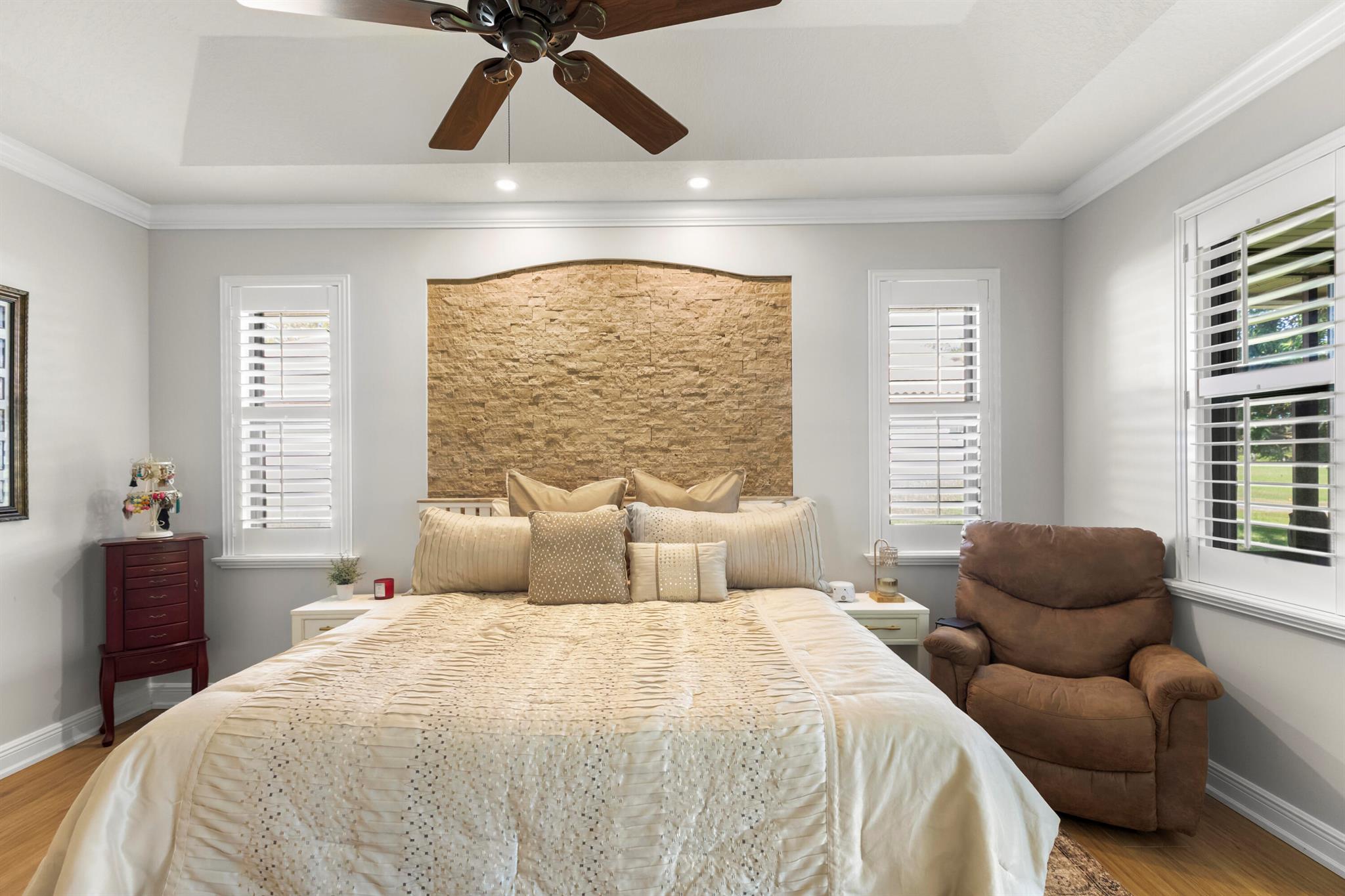 COUNTRY CLUB POINTE - Residential Lease