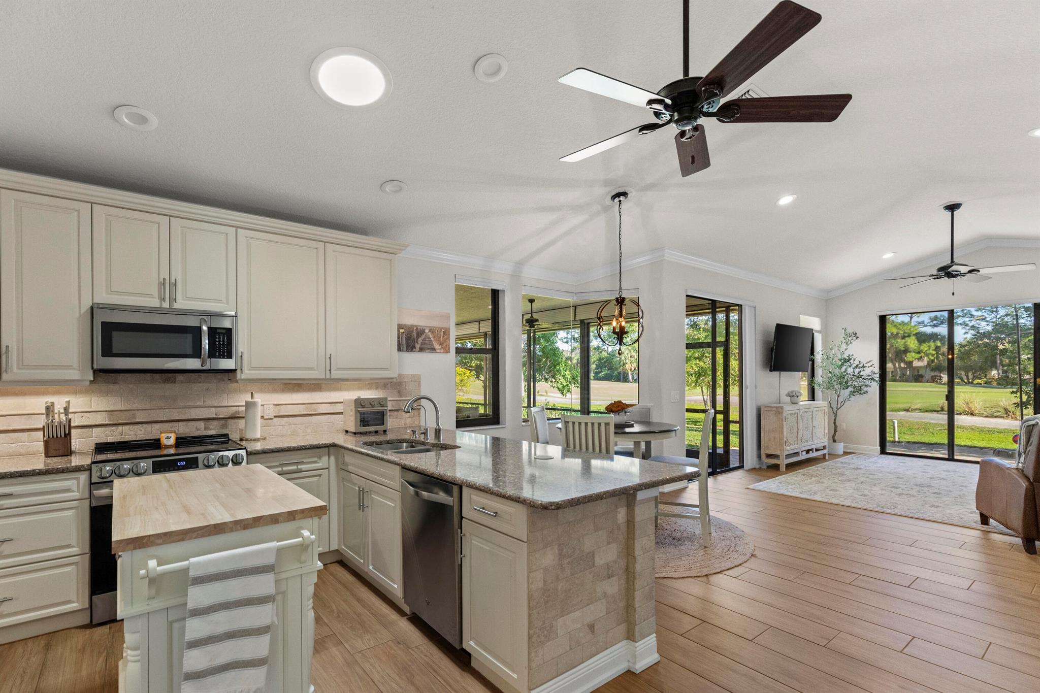 COUNTRY CLUB POINTE - Residential Lease