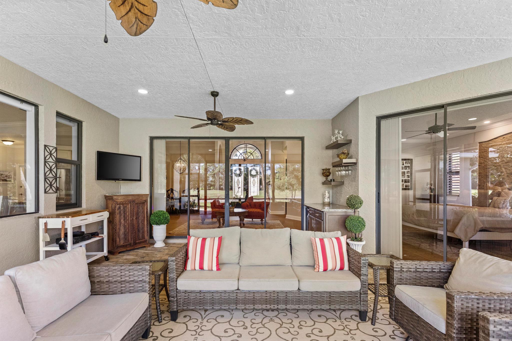 COUNTRY CLUB POINTE - Residential Lease