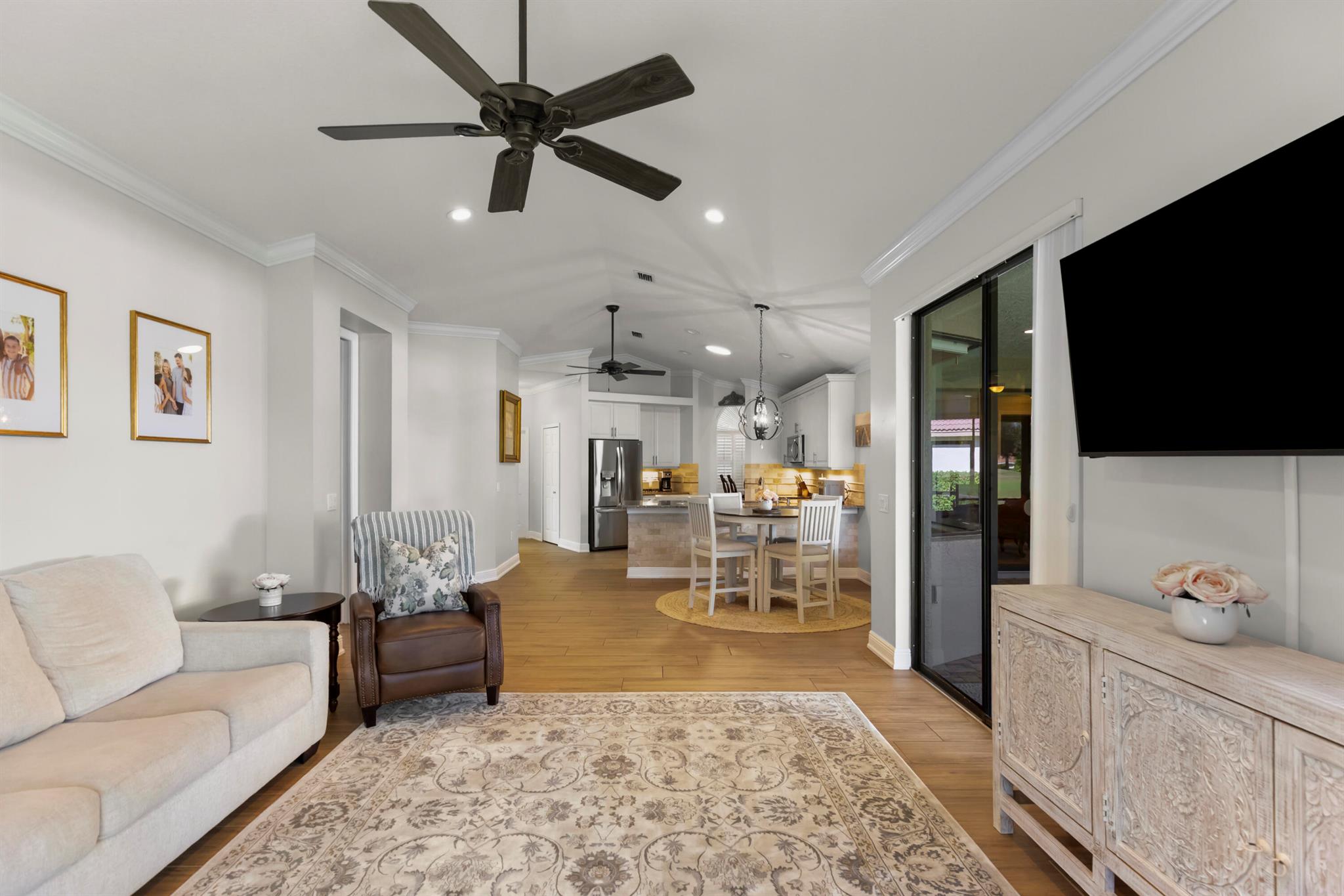 COUNTRY CLUB POINTE - Residential Lease