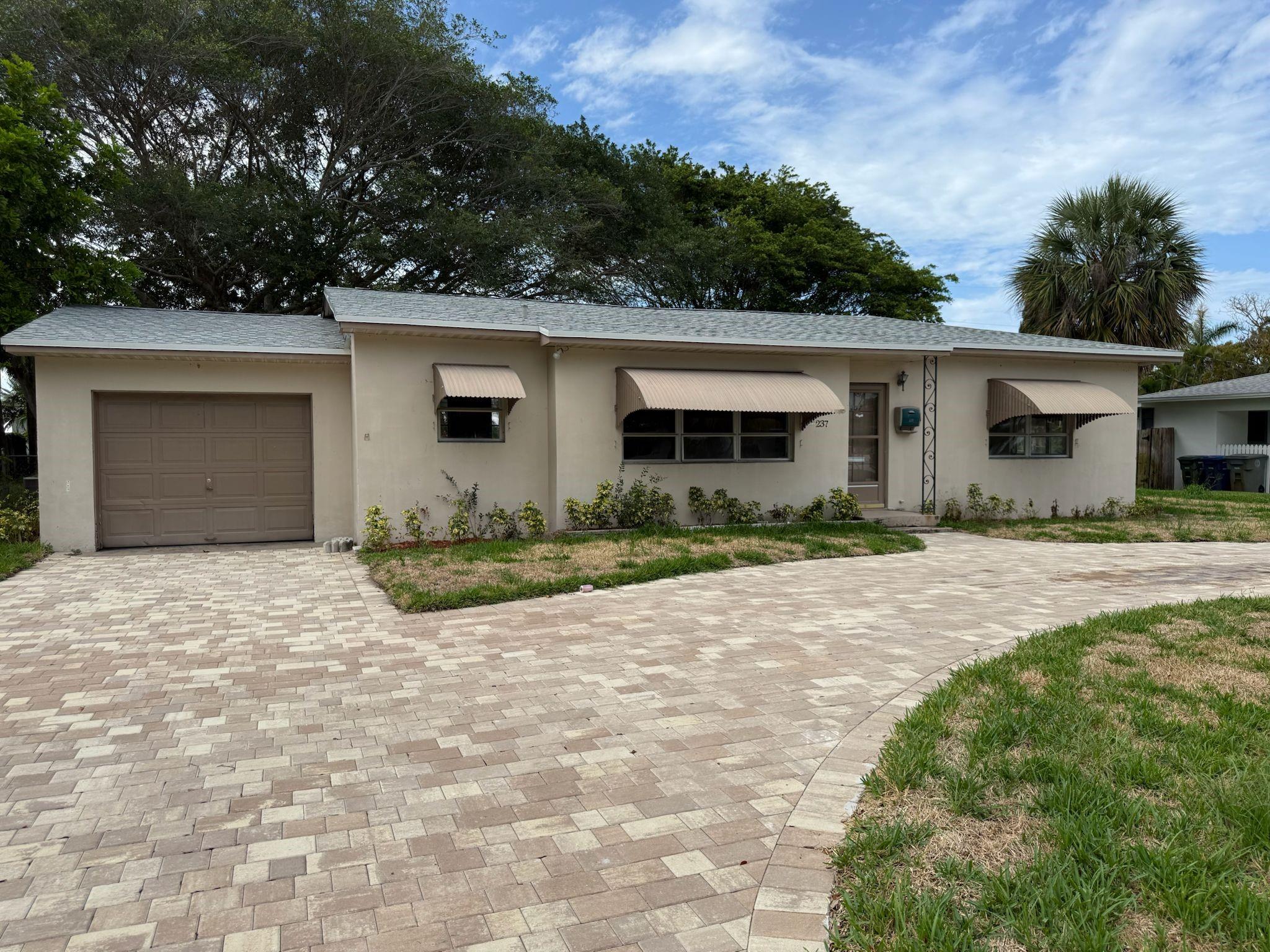 237 E Ilex Dr