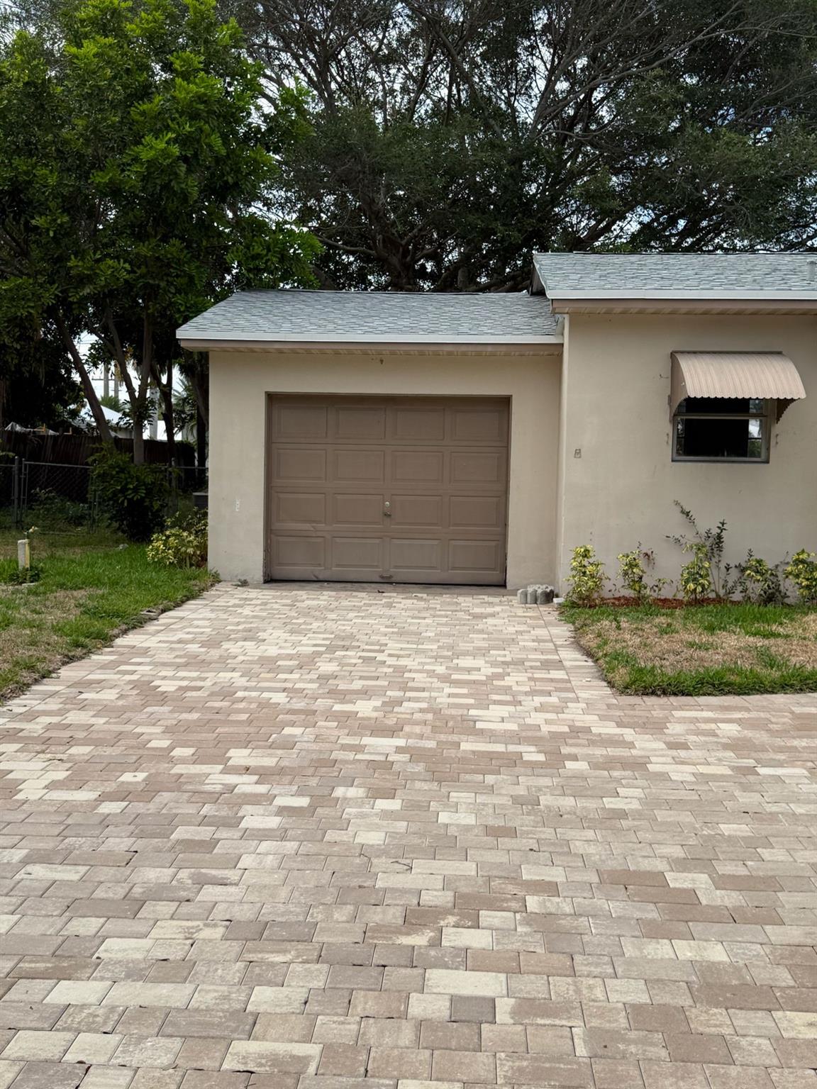 237 E Ilex Dr