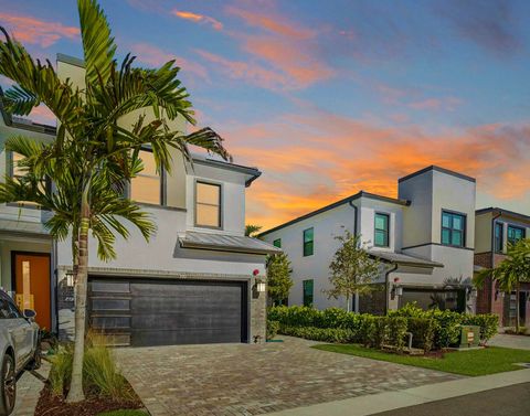 Photo of 770 NW 82nd Terrace, Plantation, FL 33324 (MLS # F10549264)