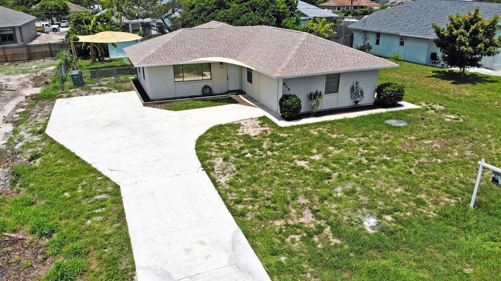 Photo of 814 SW Del Rio Boulevard, Port Saint Lucie, FL 34953 (MLS # R10998516)