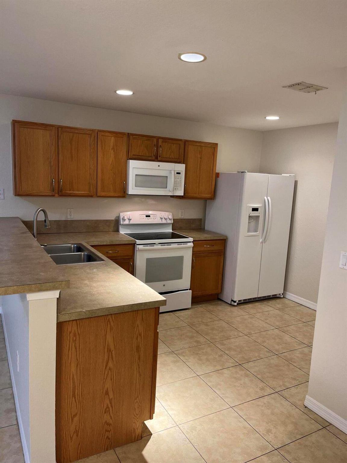 THIRD REPLAT OF PORTOFINO - Residential Lease