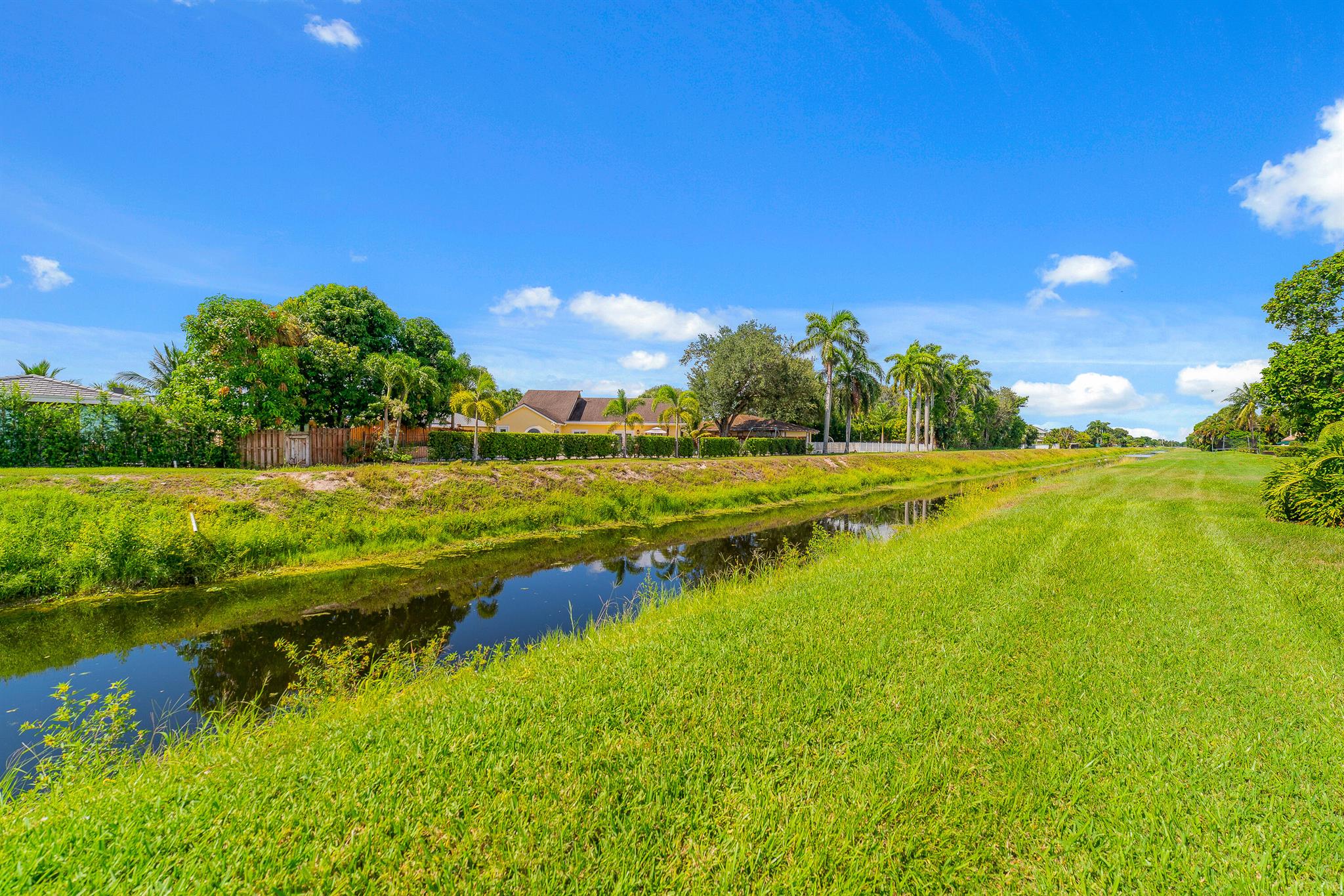 L AMBIANCE OF VIA VERDE - Residential