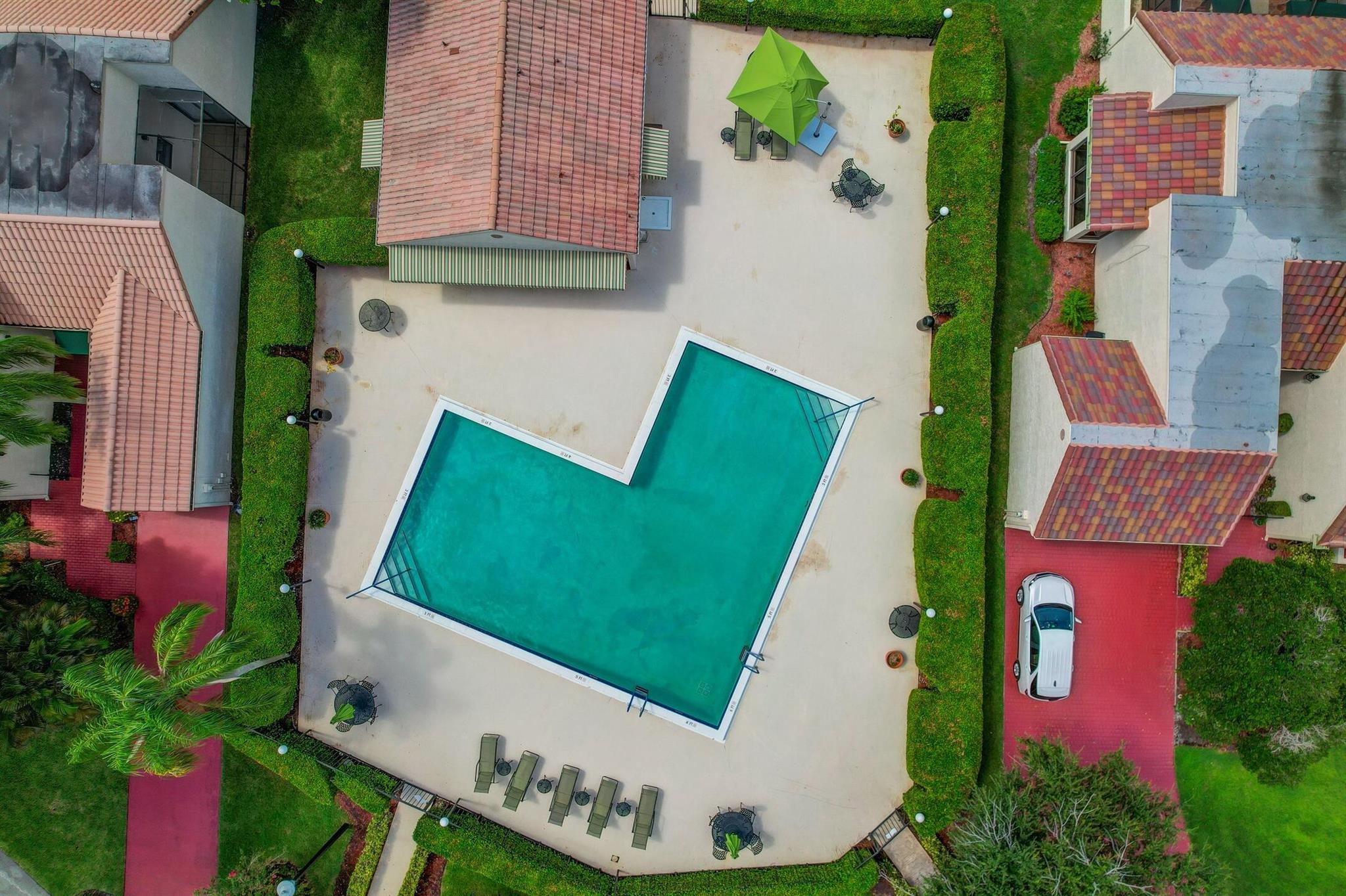 L AMBIANCE OF VIA VERDE - Residential