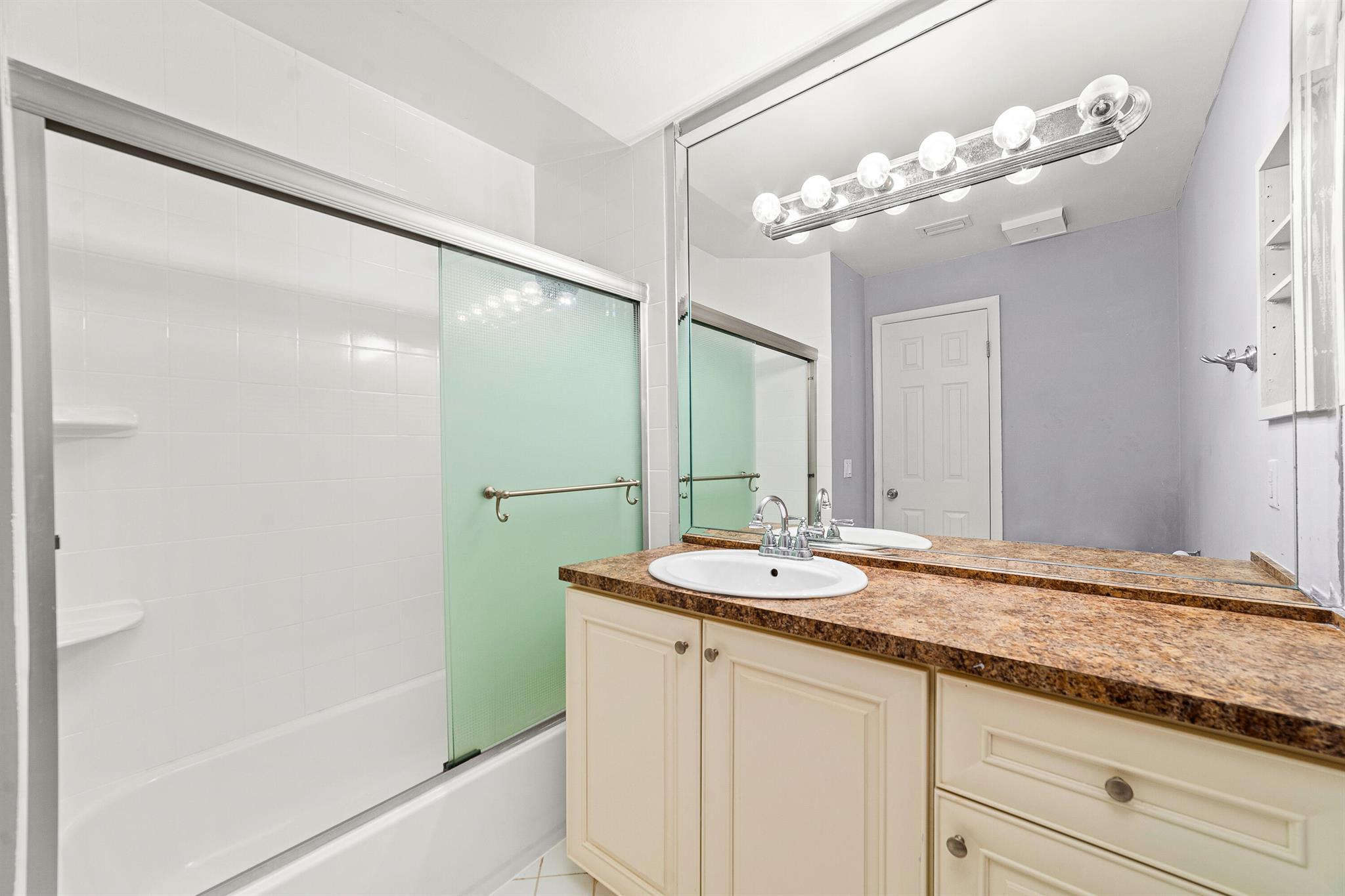 L AMBIANCE OF VIA VERDE - Residential