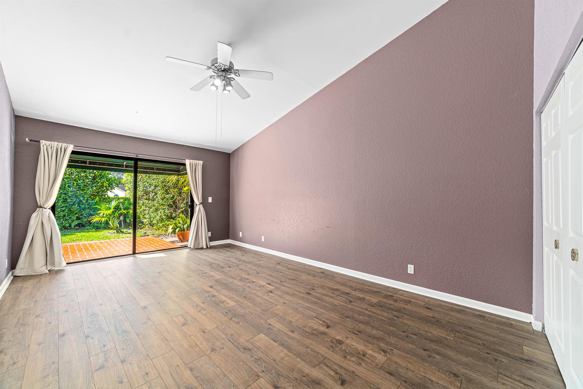 L AMBIANCE OF VIA VERDE - Residential