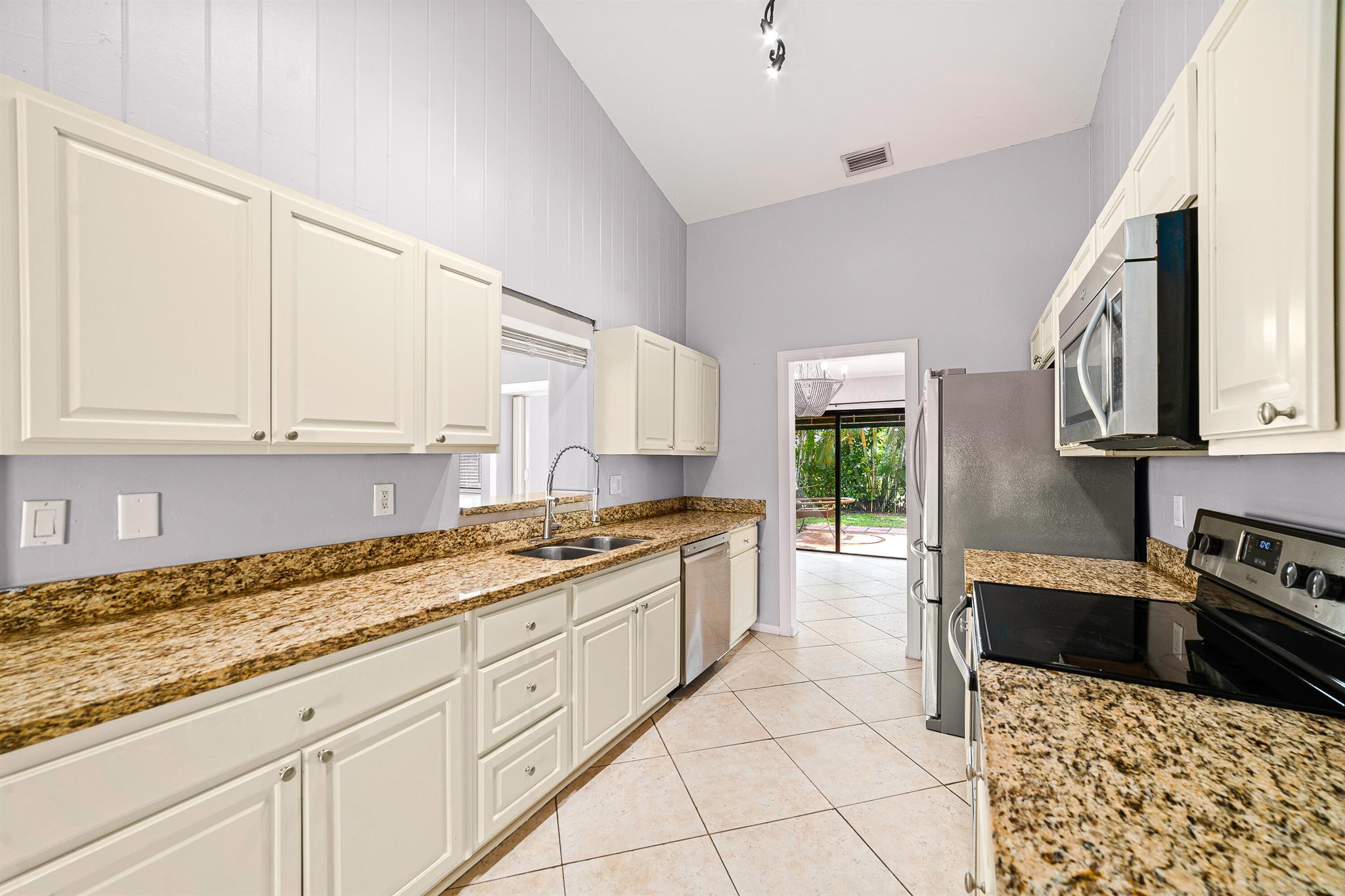 L AMBIANCE OF VIA VERDE - Residential