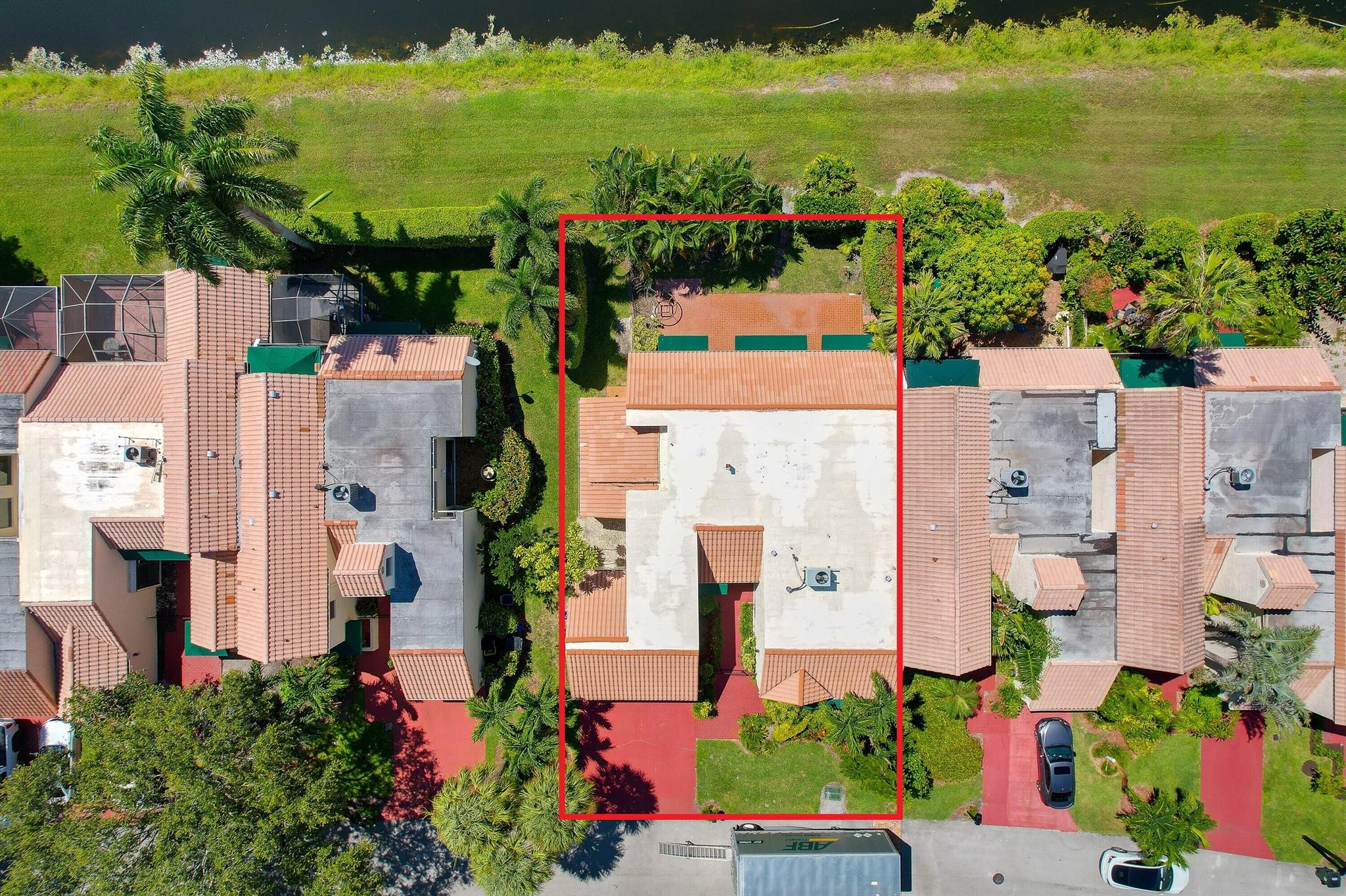 L AMBIANCE OF VIA VERDE - Residential