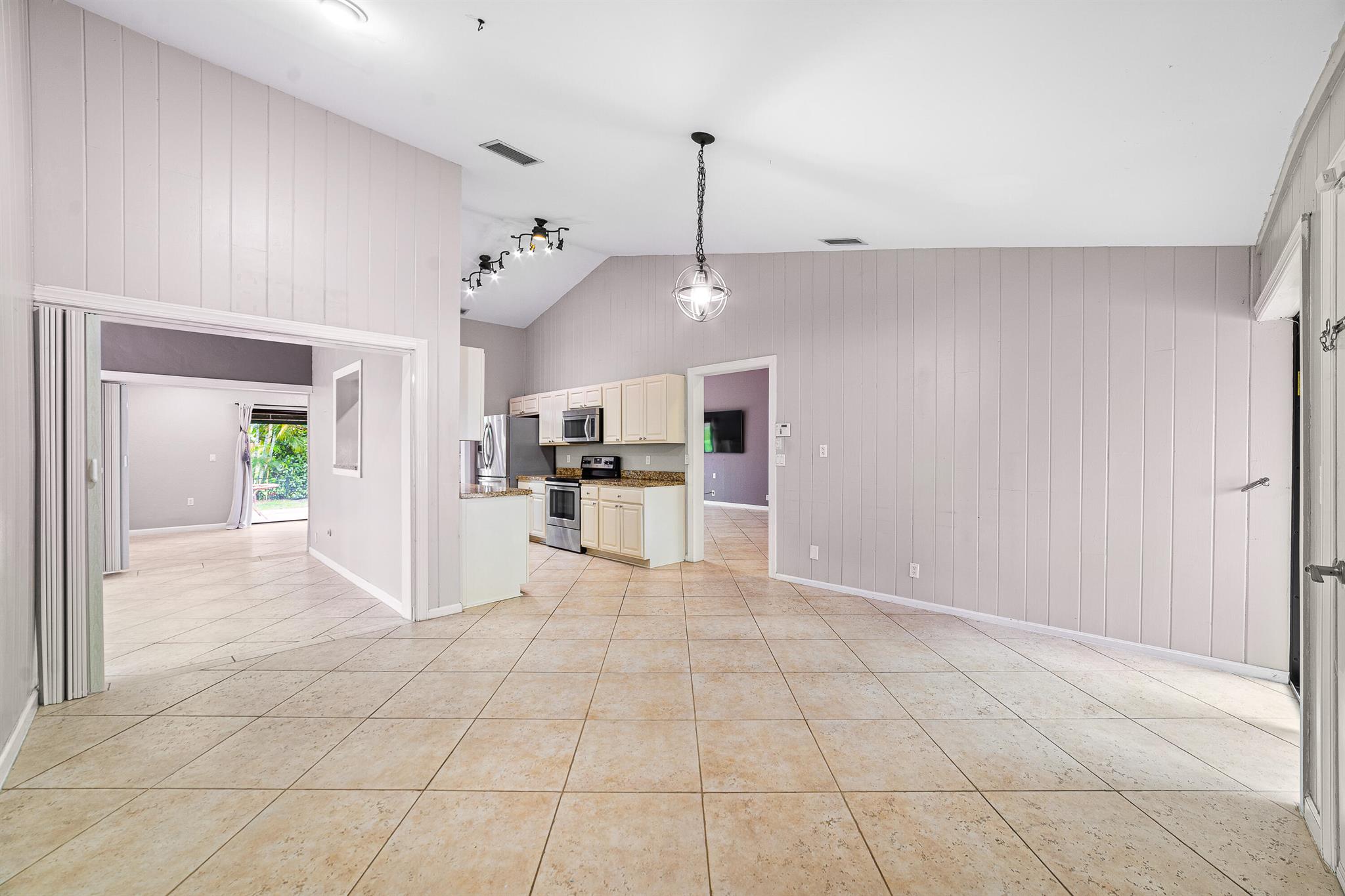 L AMBIANCE OF VIA VERDE - Residential