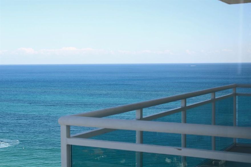 Ft. Lauderdale Beach Condo for Rent. Five Star Highrise Building 29 Stories.
