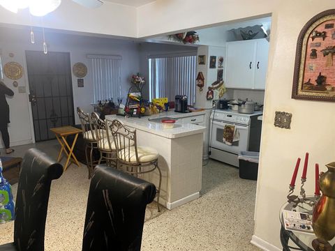 Single Family Residence in West Palm Beach FL 909 Almeria Road Rd 3.jpg